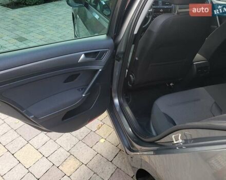 Серый Фольксваген e-Golf, объемом двигателя 0 л и пробегом 65 тыс. км за 13950 $, фото 53 на Automoto.ua