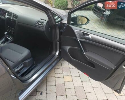 Серый Фольксваген e-Golf, объемом двигателя 0 л и пробегом 65 тыс. км за 13950 $, фото 45 на Automoto.ua