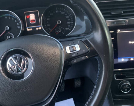 Серый Фольксваген e-Golf, объемом двигателя 0 л и пробегом 127 тыс. км за 11950 $, фото 31 на Automoto.ua