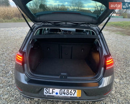 Серый Фольксваген e-Golf, объемом двигателя 0 л и пробегом 127 тыс. км за 11950 $, фото 24 на Automoto.ua