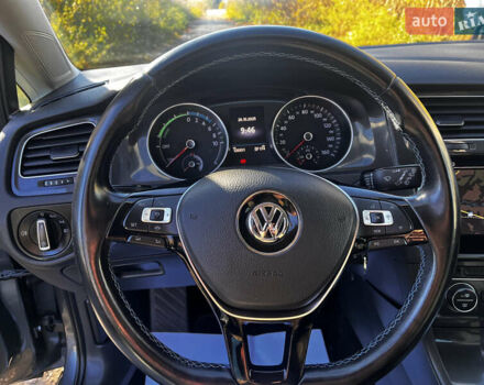 Серый Фольксваген e-Golf, объемом двигателя 0 л и пробегом 127 тыс. км за 11950 $, фото 41 на Automoto.ua