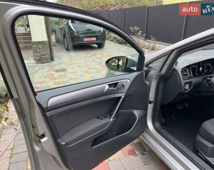 Серый Фольксваген e-Golf, объемом двигателя 0 л и пробегом 104 тыс. км за 13900 $, фото 12 на Automoto.ua