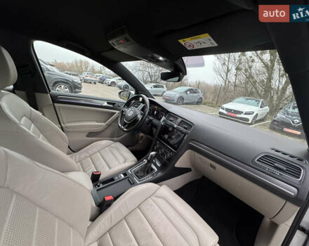 Серый Фольксваген e-Golf, объемом двигателя 0 л и пробегом 91 тыс. км за 15099 $, фото 102 на Automoto.ua