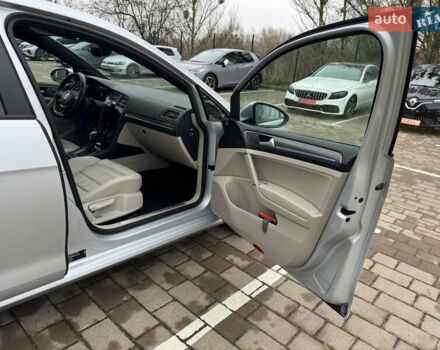 Серый Фольксваген e-Golf, объемом двигателя 0 л и пробегом 91 тыс. км за 15099 $, фото 95 на Automoto.ua