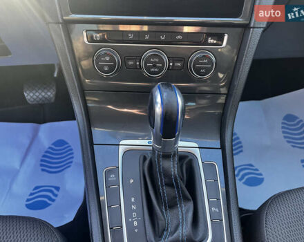 Серый Фольксваген e-Golf, объемом двигателя 0 л и пробегом 127 тыс. км за 11950 $, фото 51 на Automoto.ua