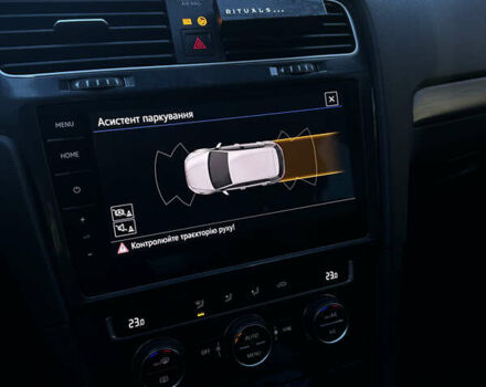 Серый Фольксваген e-Golf, объемом двигателя 0 л и пробегом 63 тыс. км за 14900 $, фото 18 на Automoto.ua