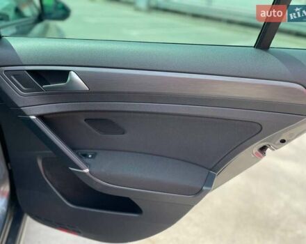 Серый Фольксваген e-Golf, объемом двигателя 0 л и пробегом 123 тыс. км за 12900 $, фото 27 на Automoto.ua