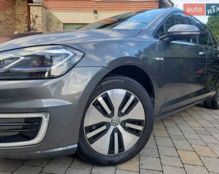 Серый Фольксваген e-Golf, объемом двигателя 0 л и пробегом 65 тыс. км за 13950 $, фото 3 на Automoto.ua