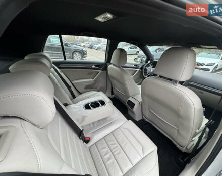 Серый Фольксваген e-Golf, объемом двигателя 0 л и пробегом 91 тыс. км за 15099 $, фото 93 на Automoto.ua