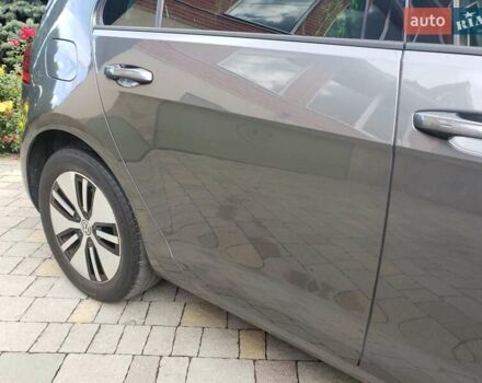 Серый Фольксваген e-Golf, объемом двигателя 0 л и пробегом 65 тыс. км за 13950 $, фото 30 на Automoto.ua