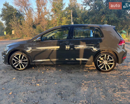 Серый Фольксваген e-Golf, объемом двигателя 0 л и пробегом 93 тыс. км за 15000 $, фото 3 на Automoto.ua
