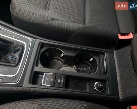 Серый Фольксваген e-Golf, объемом двигателя 0 л и пробегом 65 тыс. км за 13950 $, фото 66 на Automoto.ua