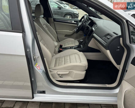Серый Фольксваген e-Golf, объемом двигателя 0 л и пробегом 91 тыс. км за 15099 $, фото 97 на Automoto.ua