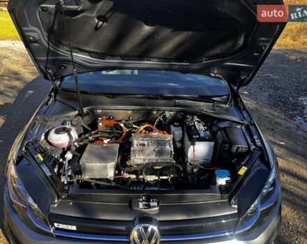 Серый Фольксваген e-Golf, объемом двигателя 0 л и пробегом 127 тыс. км за 11950 $, фото 49 на Automoto.ua