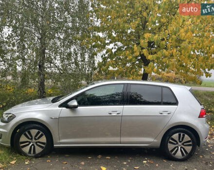 Серый Фольксваген e-Golf, объемом двигателя 0 л и пробегом 31 тыс. км за 25000 $, фото 1 на Automoto.ua