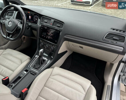 Серый Фольксваген e-Golf, объемом двигателя 0 л и пробегом 91 тыс. км за 15099 $, фото 99 на Automoto.ua