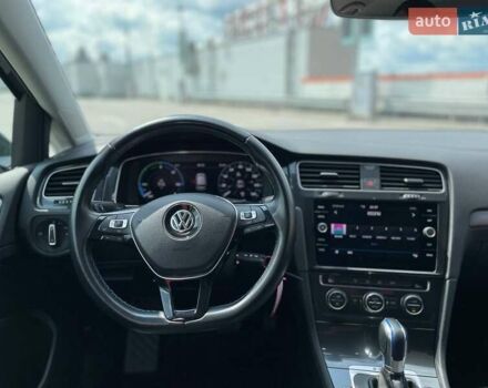 Серый Фольксваген e-Golf, объемом двигателя 0 л и пробегом 123 тыс. км за 12900 $, фото 23 на Automoto.ua