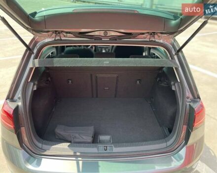 Серый Фольксваген e-Golf, объемом двигателя 0 л и пробегом 123 тыс. км за 12900 $, фото 24 на Automoto.ua