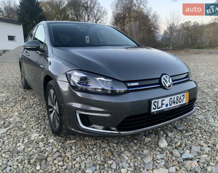 Серый Фольксваген e-Golf, объемом двигателя 0 л и пробегом 127 тыс. км за 11950 $, фото 11 на Automoto.ua