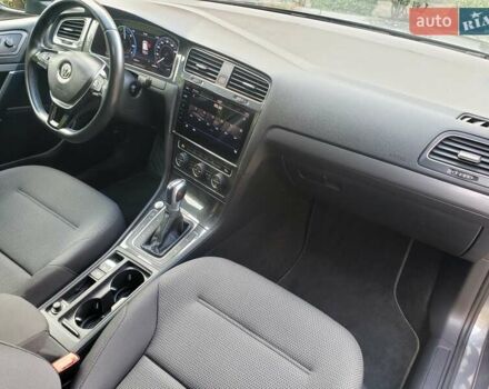 Серый Фольксваген e-Golf, объемом двигателя 0 л и пробегом 65 тыс. км за 13950 $, фото 48 на Automoto.ua