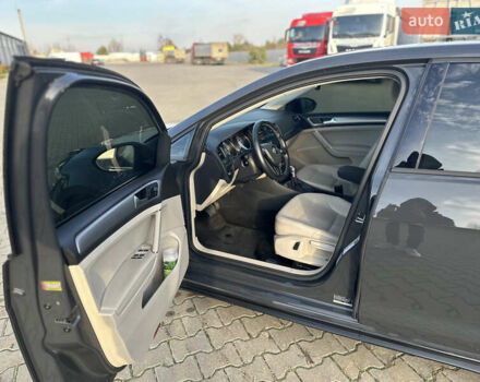 Серый Фольксваген e-Golf, объемом двигателя 0 л и пробегом 72 тыс. км за 14700 $, фото 7 на Automoto.ua