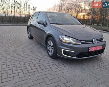 Серый Фольксваген e-Golf, объемом двигателя 0 л и пробегом 97 тыс. км за 11900 $, фото 2 на Automoto.ua