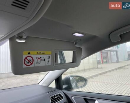 Серый Фольксваген e-Golf, объемом двигателя 0 л и пробегом 84 тыс. км за 15600 $, фото 50 на Automoto.ua