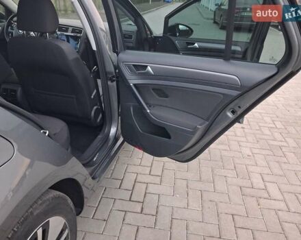 Серый Фольксваген e-Golf, объемом двигателя 0 л и пробегом 97 тыс. км за 11900 $, фото 12 на Automoto.ua