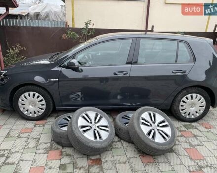 Серый Фольксваген e-Golf, объемом двигателя 0 л и пробегом 84 тыс. км за 15600 $, фото 60 на Automoto.ua