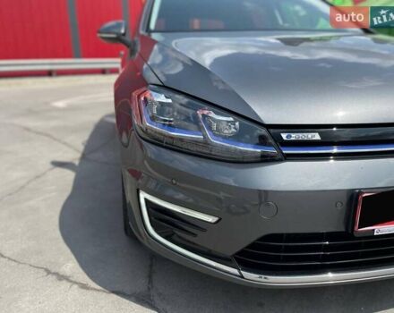 Серый Фольксваген e-Golf, объемом двигателя 0 л и пробегом 123 тыс. км за 12900 $, фото 9 на Automoto.ua