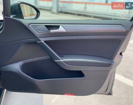 Серый Фольксваген e-Golf, объемом двигателя 0 л и пробегом 123 тыс. км за 12900 $, фото 31 на Automoto.ua