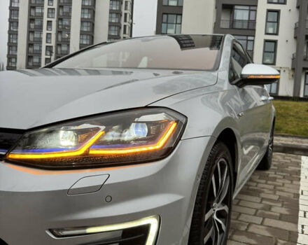 Серый Фольксваген e-Golf, объемом двигателя 0 л и пробегом 91 тыс. км за 15099 $, фото 31 на Automoto.ua