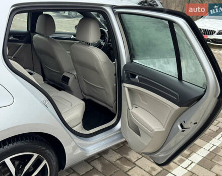 Серый Фольксваген e-Golf, объемом двигателя 0 л и пробегом 91 тыс. км за 15099 $, фото 89 на Automoto.ua