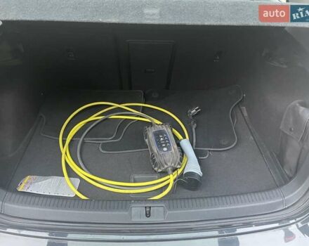 Серый Фольксваген e-Golf, объемом двигателя 0 л и пробегом 84 тыс. км за 15600 $, фото 61 на Automoto.ua