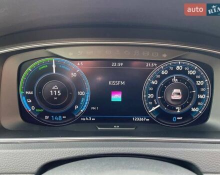 Серый Фольксваген e-Golf, объемом двигателя 0 л и пробегом 123 тыс. км за 12900 $, фото 37 на Automoto.ua