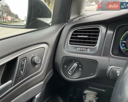 Серый Фольксваген e-Golf, объемом двигателя 0 л и пробегом 84 тыс. км за 15600 $, фото 58 на Automoto.ua