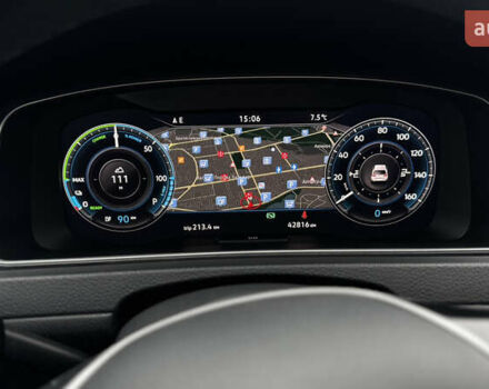 Серый Фольксваген e-Golf, объемом двигателя 0 л и пробегом 42 тыс. км за 14700 $, фото 13 на Automoto.ua