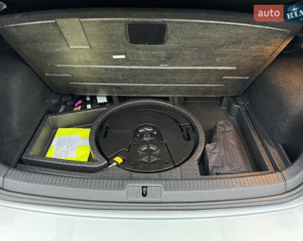 Серый Фольксваген e-Golf, объемом двигателя 0 л и пробегом 91 тыс. км за 15099 $, фото 114 на Automoto.ua