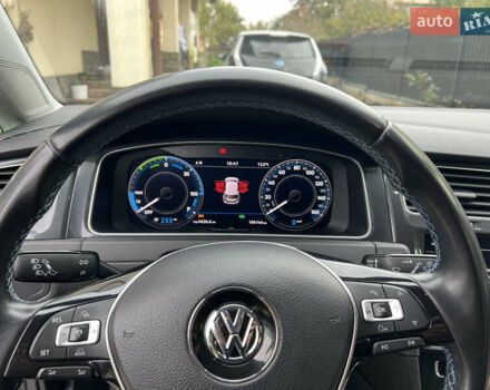 Серый Фольксваген e-Golf, объемом двигателя 0 л и пробегом 104 тыс. км за 13900 $, фото 10 на Automoto.ua