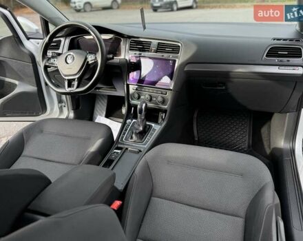 Серый Фольксваген e-Golf, объемом двигателя 0 л и пробегом 100 тыс. км за 12300 $, фото 43 на Automoto.ua