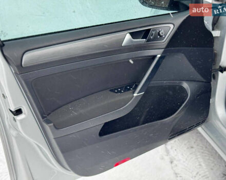 Серый Фольксваген e-Golf, объемом двигателя 0 л и пробегом 59 тыс. км за 13300 $, фото 15 на Automoto.ua