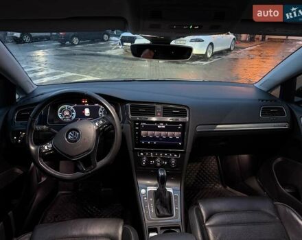 Серый Фольксваген e-Golf, объемом двигателя 0 л и пробегом 87 тыс. км за 13300 $, фото 9 на Automoto.ua