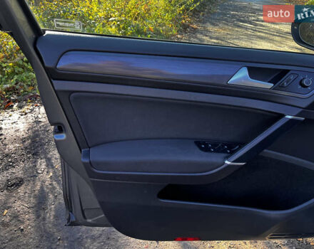 Серый Фольксваген e-Golf, объемом двигателя 0 л и пробегом 127 тыс. км за 11950 $, фото 40 на Automoto.ua