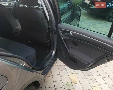 Серый Фольксваген e-Golf, объемом двигателя 0 л и пробегом 65 тыс. км за 13950 $, фото 50 на Automoto.ua