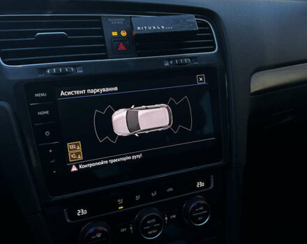 Серый Фольксваген e-Golf, объемом двигателя 0 л и пробегом 63 тыс. км за 14900 $, фото 17 на Automoto.ua