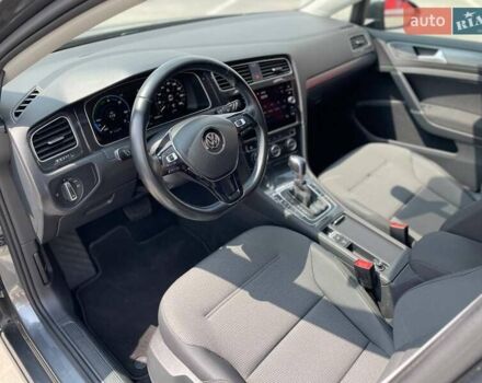 Серый Фольксваген e-Golf, объемом двигателя 0 л и пробегом 123 тыс. км за 12900 $, фото 17 на Automoto.ua