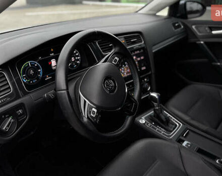 Серый Фольксваген e-Golf, объемом двигателя 0 л и пробегом 42 тыс. км за 14700 $, фото 8 на Automoto.ua