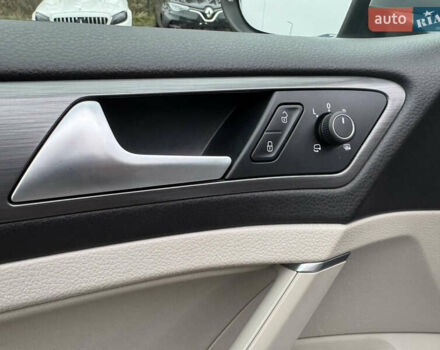 Серый Фольксваген e-Golf, объемом двигателя 0 л и пробегом 91 тыс. км за 15099 $, фото 42 на Automoto.ua