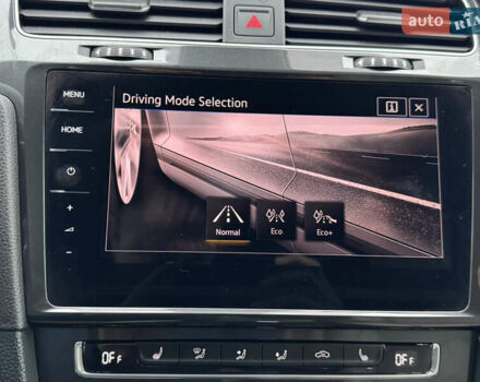 Серый Фольксваген e-Golf, объемом двигателя 0 л и пробегом 91 тыс. км за 15099 $, фото 65 на Automoto.ua