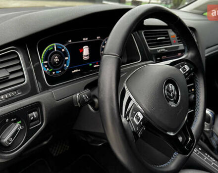 Серый Фольксваген e-Golf, объемом двигателя 0 л и пробегом 42 тыс. км за 14700 $, фото 12 на Automoto.ua